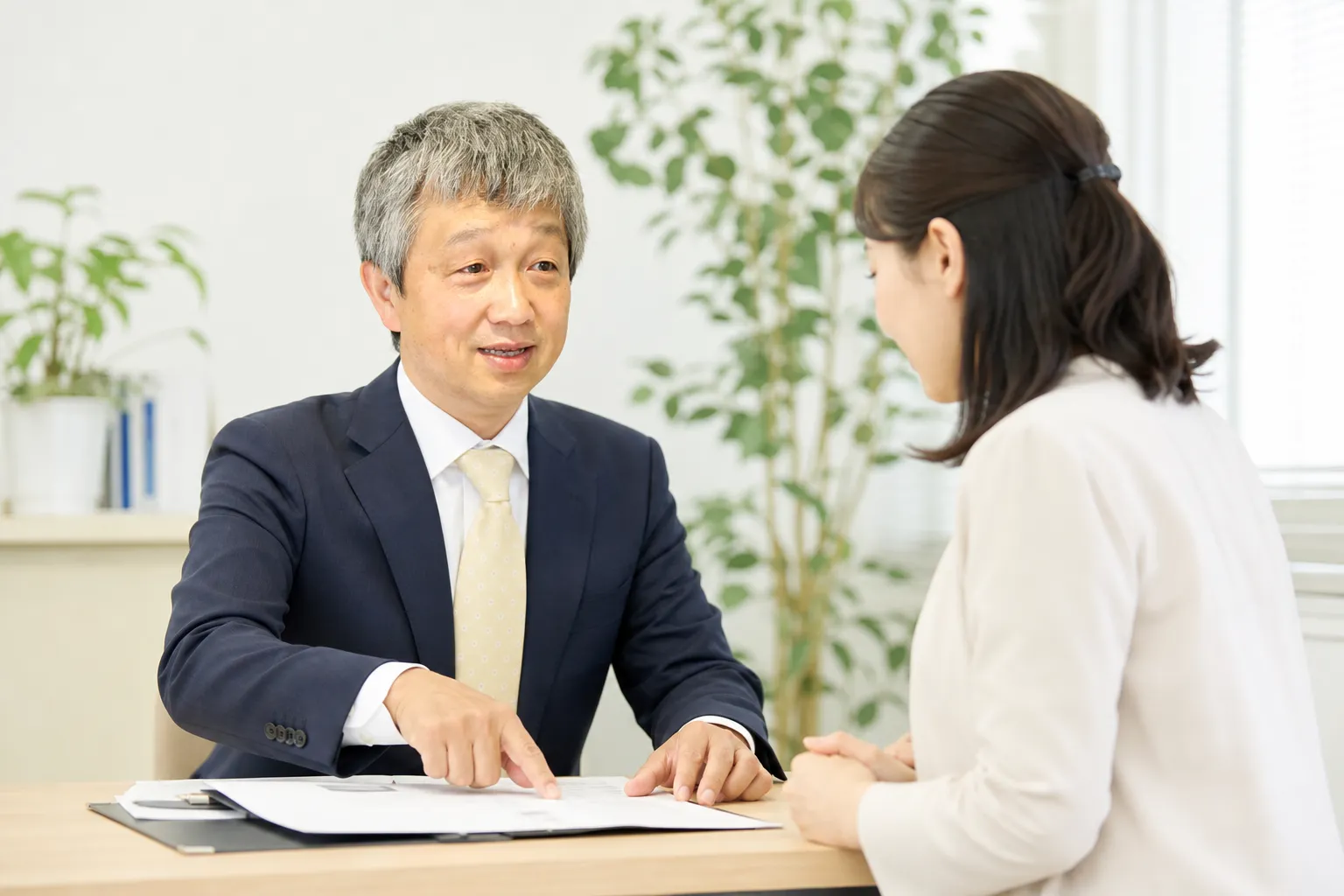 障害者手帳・特定医療費受給者証等の代理申請をサポートするイメージ